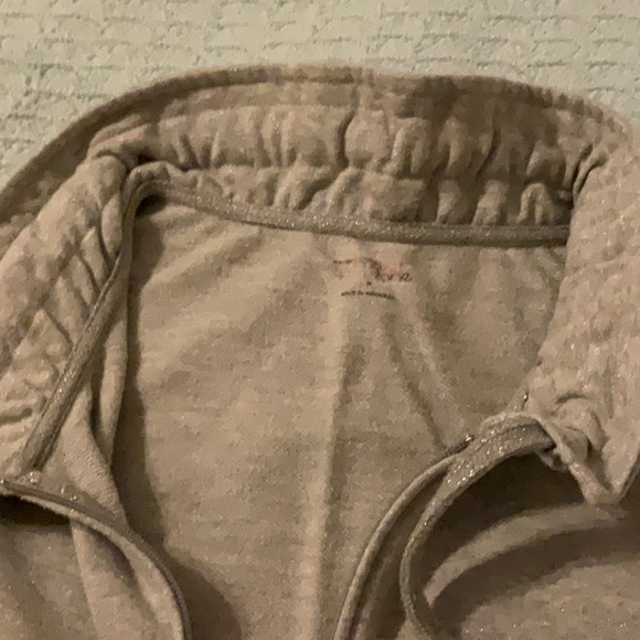 New York comfort zone gray sweatshirt. New without tags. - Picture 4 of 7